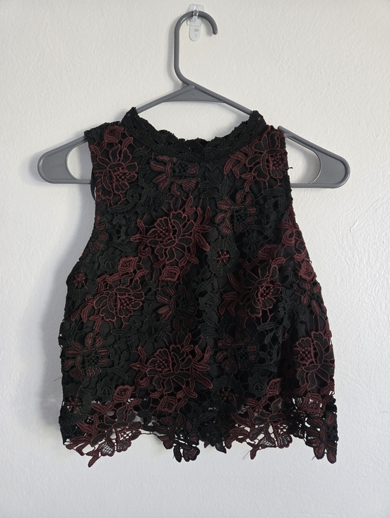 Boutique 9 Tops - Boutique 9 Black and Burgundy Floral Lace Cropped Tank